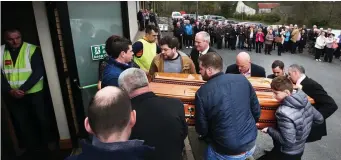  ?? Photo: Steve Humphreys ?? Big Tom’s remains arrive for public reposal at Oram Community Centre.