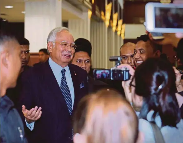  ?? BERNAMA PIC ?? Prime Minister Datuk Seri Najib Razak at the Parliament lobby in Kuala Lumpur yesterday.