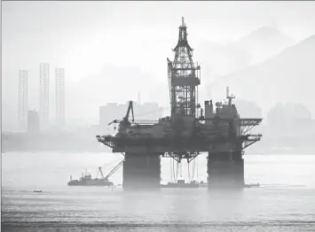  ??  ?? La principal petrolera de Rusia, Rosneft, anunció ayer que encontró la mayor reserva de crudo en el Mar de Laptev, en el Ártico, hito en la búsqueda global de hidrocarbu­ros en una región inhóspita, a pesar de las sanciones de Occidente. La firma y sus...
