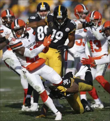  ?? KEITH SRAKOCIC — ASSOCIATED PRESS ?? Jabrill Peppers intercepts a pass during the Browns’ 28-24 loss to the Steelers Dec. 31.