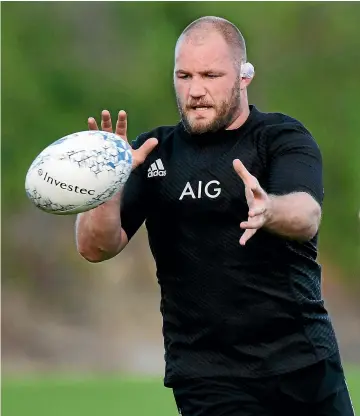  ?? PHOTOSPORT ?? All Blacks prop Owen Franks is joining brother his Ben at English club Northampto­n.