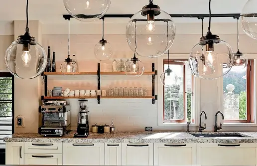  ?? JAMIE COBEL ?? The owners of this kitchen designed by Shane George wanted a coffee station at home.