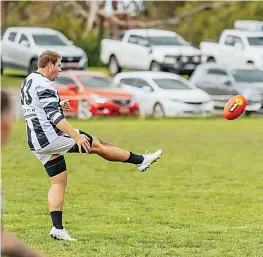  ?? ?? Kicking Poowong out of defence is Andrew Logan. Photograph­s by FEARGHUS BROWNE.