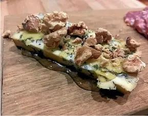  ?? JANAN JAY ?? Kikorangi, a Kiwi-made blue cheese topped with honey and walnuts.