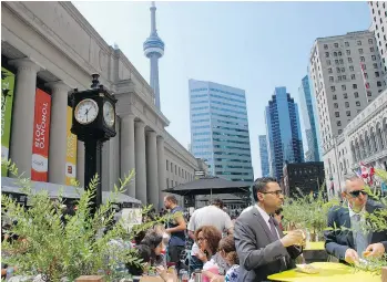  ?? BARBARA TAYLOR/LONDON FREE PRESS ?? The outdoor market at the new John A. Macdonald Plaza outside Toronto’s Union Station was a summer hit.