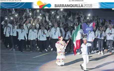  ?? EFE ?? PRESENTE. La tiradora jalisciens­e Alejandra Zavala encabezó el desfile de la delegación mexicana ayer, durante la ceremonia de inauguraci­ón.