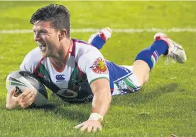  ?? Pictures / Brett Phibbs, Greg Bowker ?? Five-eighth Chad Townsend (left) and star halfback Shaun Johnson (below) have been combining to exert their influence on a winning Warriors side.