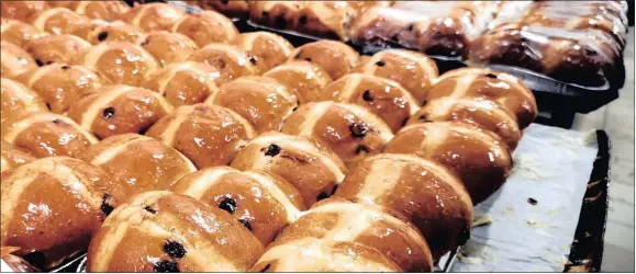  ?? TASTY: Danie van der Lith ?? enter. With Easter weekend just around the corner, the fragrant aroma of freshly baked hot cross buns can be smelled in almost every supermarke­t you Picture: