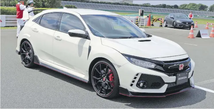  ?? GRAEME FLETCHER/DRIVING ?? The speedy and smooth-handling 2018 Honda Civic Type R is expected to arrive in Canada in the fall.