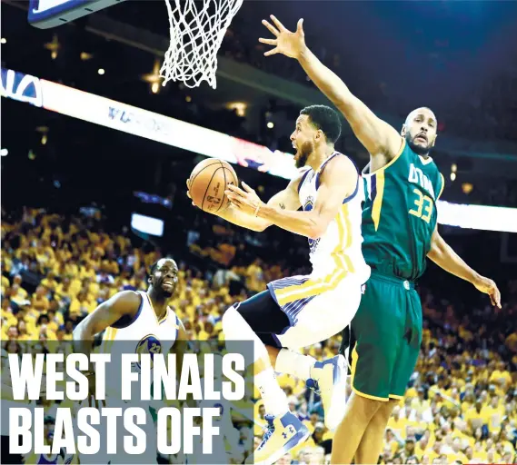  ?? AP FOTO ?? RARING TO
GO. Stephen Curry, center, and the rest of the Golden State Warriors are ready to jump into the Western Conference finals against the San Antonio Spurs.