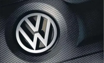  ?? FRANCK FIFE / AFP ?? El grupo Volkswagen ha reconocido tener 11 millones de automóvile­s afectados por el trucaje