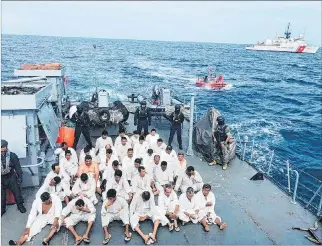  ?? CORTESÍA ?? Detenidos. El pasado lunes, 35 pescadores (17 de ellos de Manabí) fueron capturados en altamar con droga.