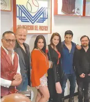  ??  ?? El elenco de la serie muestra su historia con un nuevo formato.