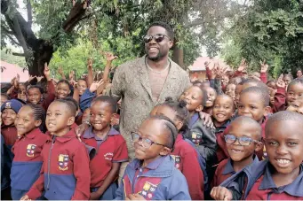  ?? Supplied ?? AMERICAN comedian Kevin Hart visited Masibamban­e College in Orange Farm as a guest of Education Africa yesterday leaving the young learners with words of wisdom. |