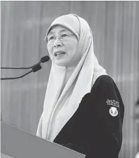  ?? — Gambar Bernama ?? AMANAT: Dr Wan Azizah berucap pada Program Tanggungja­wab Sosial Korporat Astro Junior Championsh­ips U15 di Stadium Juara di Kuala Lumpur semalam.