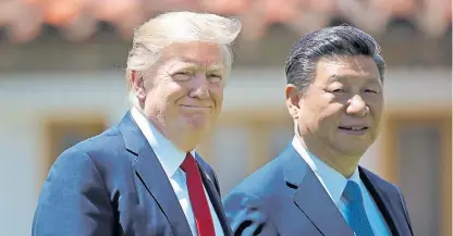  ??  ?? Respeto mutuo. Trump y Xi Jinping podrían negociar directamen­te el futuro de la globalizac­ión.AP