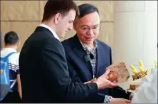  ?? ?? Top: Dylan Walker at the Taiyuan Northern Qi Dynasty Mural Museum in Taiyuan, Shanxi province. Above: Wang Jiang (right), the museum’s curator, introduces its merchandis­e to Walker.