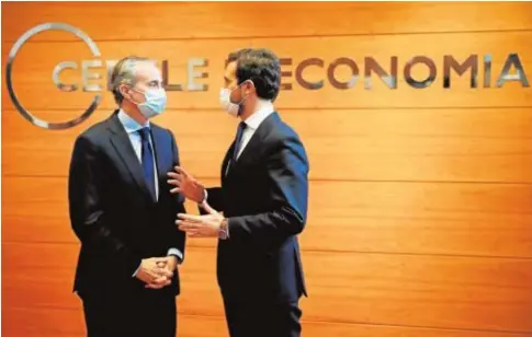  ?? EFE ?? Pablo Casado, con el presidente del Círculo de Economía de Barcelona, Javier Faus