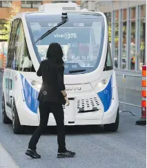  ?? JOHN MAHONEY ?? The Navya driverless electric bus stops as a pedestrian steps off the sidewalk on a closed course across from the Palais des Congrès, site of the 2017 Montreal Global Public Transport Summit on Tuesday.