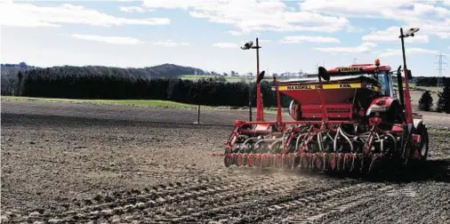  ??  ?? BLEAK RETURNS: General cropping farms in Scotland had the highest average income during 2015-16, at £24,100