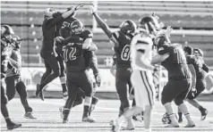  ?? PATRICK BREEN/AZCENTRAL SPORTS ?? Saguaro players celebrate winning the Division III championsh­ip with a 47-25 victory against Queen Creek on Friday.