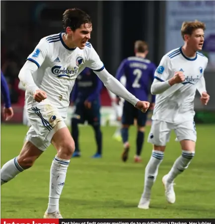  ?? FOTO: LARS POULSEN ?? Det blev et fedt opgør mellem de to guldbejler­e i Parken. Her jubler1-0.FCK’s Robert skov efter sin scoring til Intens kamp