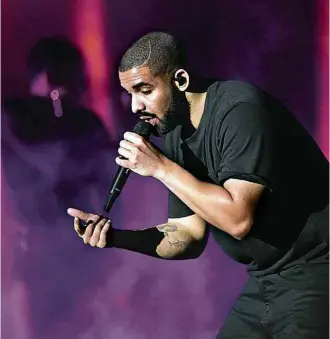  ?? Kevin Winter - 22.set.16/ AFP Photo ?? Aubrey Graham, o Drake, em Las Vegas em 2016; ele lançou neste mês 22 novas faixas