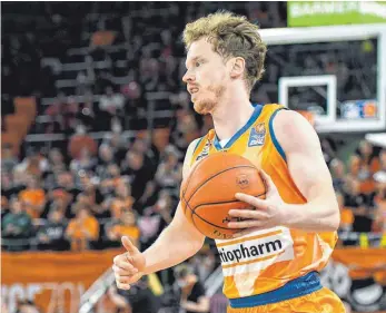  ?? FOTO: NORDPHOTO/IMAGO ?? Seit 2008 spielt Per Günther für ratiopharm Ulm. Nun beendet der Spielmache­r seine Karriere.