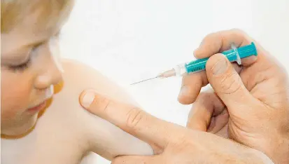  ??  ?? Die Skepsis gegenüber Impfungen hänge mit der Bedrohung zusammen, die von einer Krankheit ausgehe, sagt Historiker Thießen.