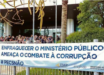  ?? Divulgação - 13.out.21/AMP-RS ?? Ato em Porto Alegre contra a proposta de emenda que amplia influência política no CNMP
