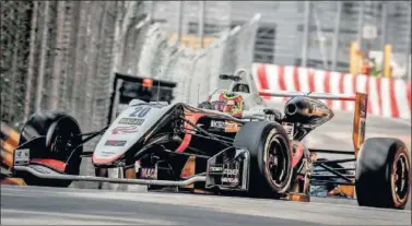  ??  ?? DESAFÍO. Palou participa este fin de semana en el GP de Macao. Ayer ya rodó durante los entrenamie­ntos.