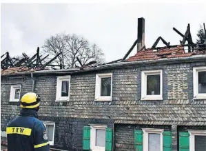  ?? FOTO: THW/ARCHIV ?? Das Dach ist zerstört, laut Aussage der ehemaligen Bewohner soll das Haus nicht mehr wieder aufgebaut werden.