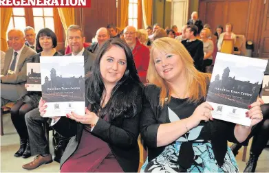  ??  ?? Polticians unite for town MP Angela Crawley and MSP Christina Mckelvie