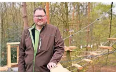  ?? FOTO: JÖRG KNAPPE ?? Jörg Brockes hofft, seinen neuen Kletterwal­d in Nettetal-Hinsbeck am Wochenende erstmals eröffnen zu können.