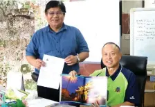  ??  ?? Chan (seated) and organising chairman Mohd Taufik Abdul Ghani during the press conference. — Photo by Tammy Chong