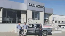  ??  ?? BACK ON THE ROAD. Jacques Jordaan, Shaun Jordaan and Riaan van Dyk of CAT Motors in Cradock came to the aid of the Karoo Space bakkie.