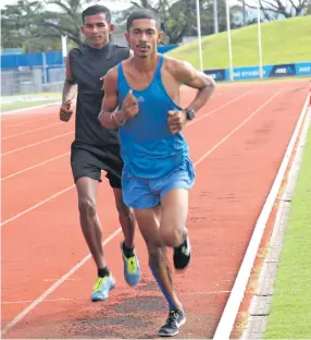  ??  ?? Yeshnil Karan (left) closes in on Avikash Lal during the 10,000 metres open grade race at the ANZ Stadium, Suva, on August 8, 2020. Photo: Kelera Sovasiga