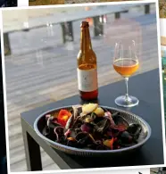  ??  ?? KORTREIST: På Stokkøya produseres både øl og gin. Og det serveres blåskjell i toppklasse.