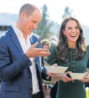  ?? Pictures: CHRIS WATTIE / REUTERS ?? William and Kate share a giggle over ‘presentati­onally challengin­g’ raw clams
