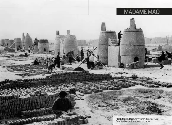  ??  ?? pequeños hornos construido­s durante el Gran salto adelante en China, años cincuenta.