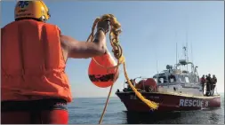  ?? Picture: ANDREW INGRAM ?? SAVE: The South African whale entangleme­nt network, here operating from three sea rescue boats, went to help a 10-metre southern right whale.