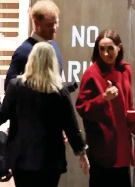  ?? ?? Unfazed: Meghan in red as the couple dine out in Whistler