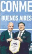  ??  ?? ► Infantino y Domínguez.