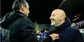  ?? (LaPresse) ?? Bordo campo Maurizio Sarri e Vincenzo Italiano prima della partita di lunedì sera al Franchi