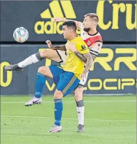  ?? FOTO: EFE ?? Los jugadores de Cadiz y Rayo