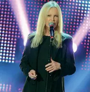  ??  ?? Amiche Patty Pravo e Ornella Vanoni: artiste e amiche. Hanno annunciato alla stampa un tour insieme. Nel frattempo, entrambe si esibiranno presto in Veneto