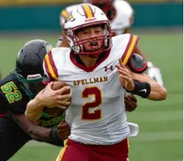  ?? FILE/JONATHAN WIGGS/GLOBE STAFF ?? Cardinal Spellman quarterbac­k Matt O’Donnell had a hand in three straight touchdowns, accounting for a 20-0 run.