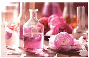  ??  ?? Infuse your senses with perfumes at Grasse.