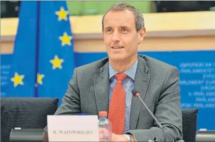  ?? ANADOLU AGENCY / GETTY / ARCHIVO ?? El director de Europol, el británico Rob Wainwright, en una rueda de prensa este abril en Bruselas