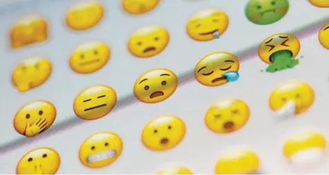  ?? Foto: A. Warnecke, dpa ?? Für jeden Gefühlsaus­druck das passende Zeichen: Die Auswahl an Emojis ist riesig – der Umgang mit ihnen wird jedoch immer komplexer.